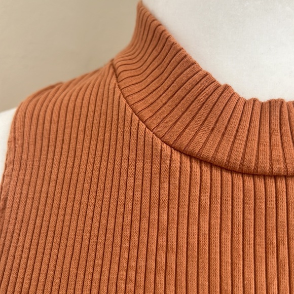 Light burnt orange cribbed mock neck sleeveless top - Picture 2 of 3